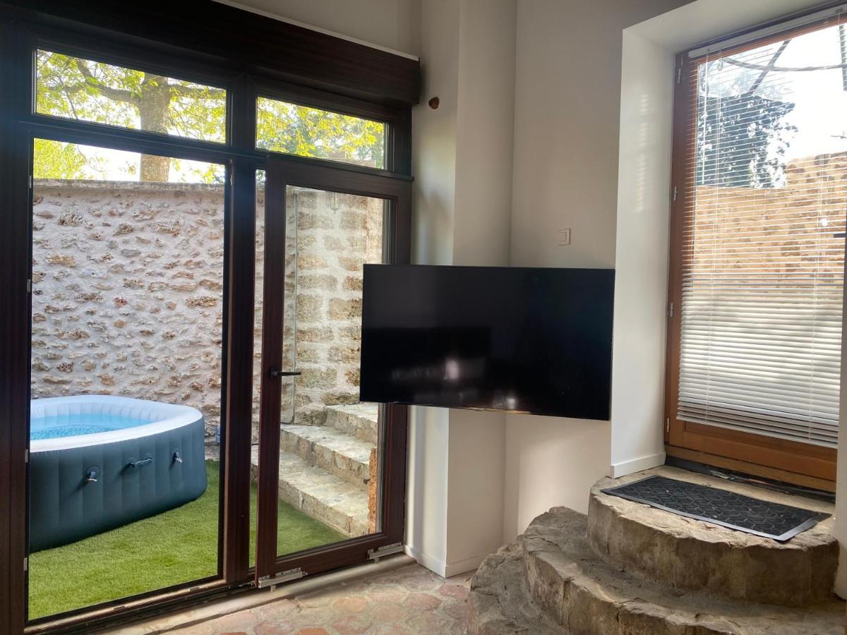 Studio Duplex Avec Spa Et Cour Privee Bonnelles 外观 照片
