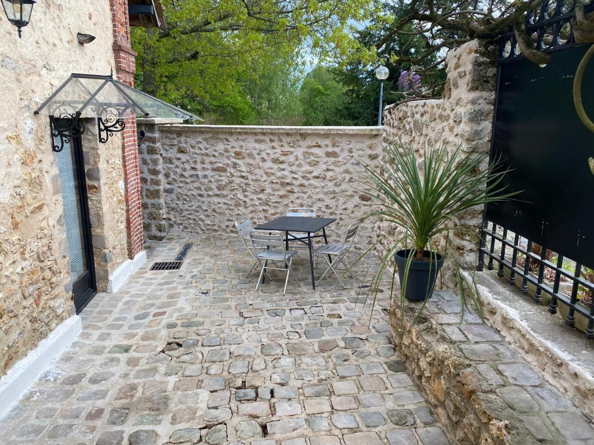 Studio Duplex Avec Spa Et Cour Privee Bonnelles 外观 照片