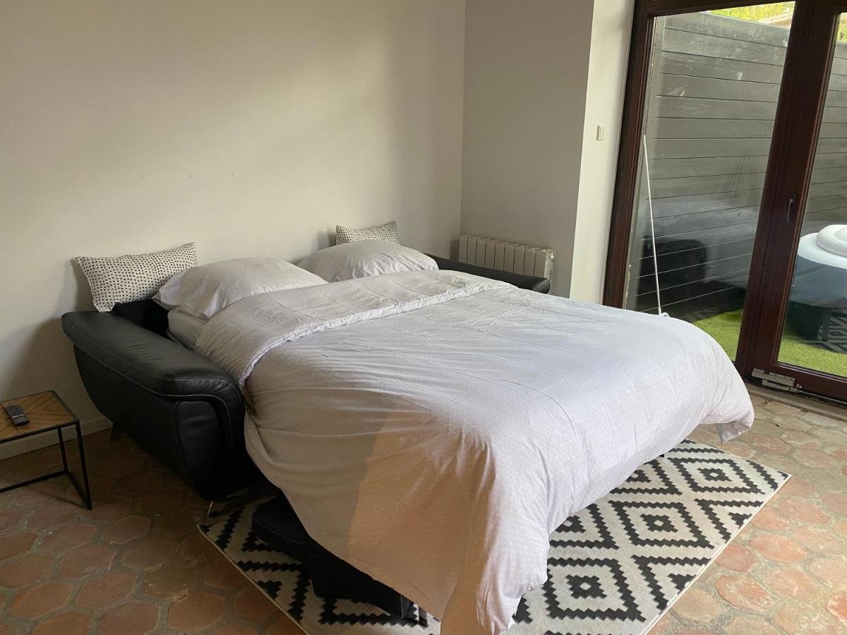 Studio Duplex Avec Spa Et Cour Privee Bonnelles 外观 照片