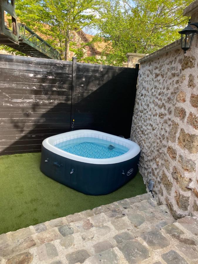 Studio Duplex Avec Spa Et Cour Privee Bonnelles 外观 照片