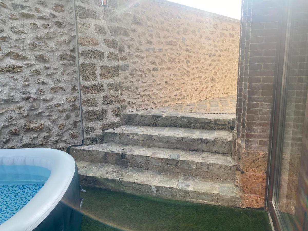Studio Duplex Avec Spa Et Cour Privee Bonnelles 外观 照片